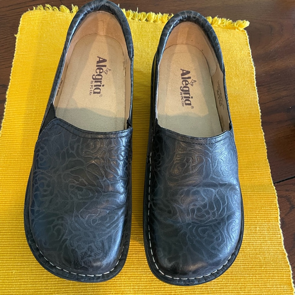 Women’s Algeria Shoe Size 41